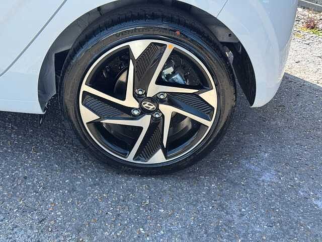 Hyundai I10 1.2 [79] Premium 5dr Auto [Nav] Atlas White